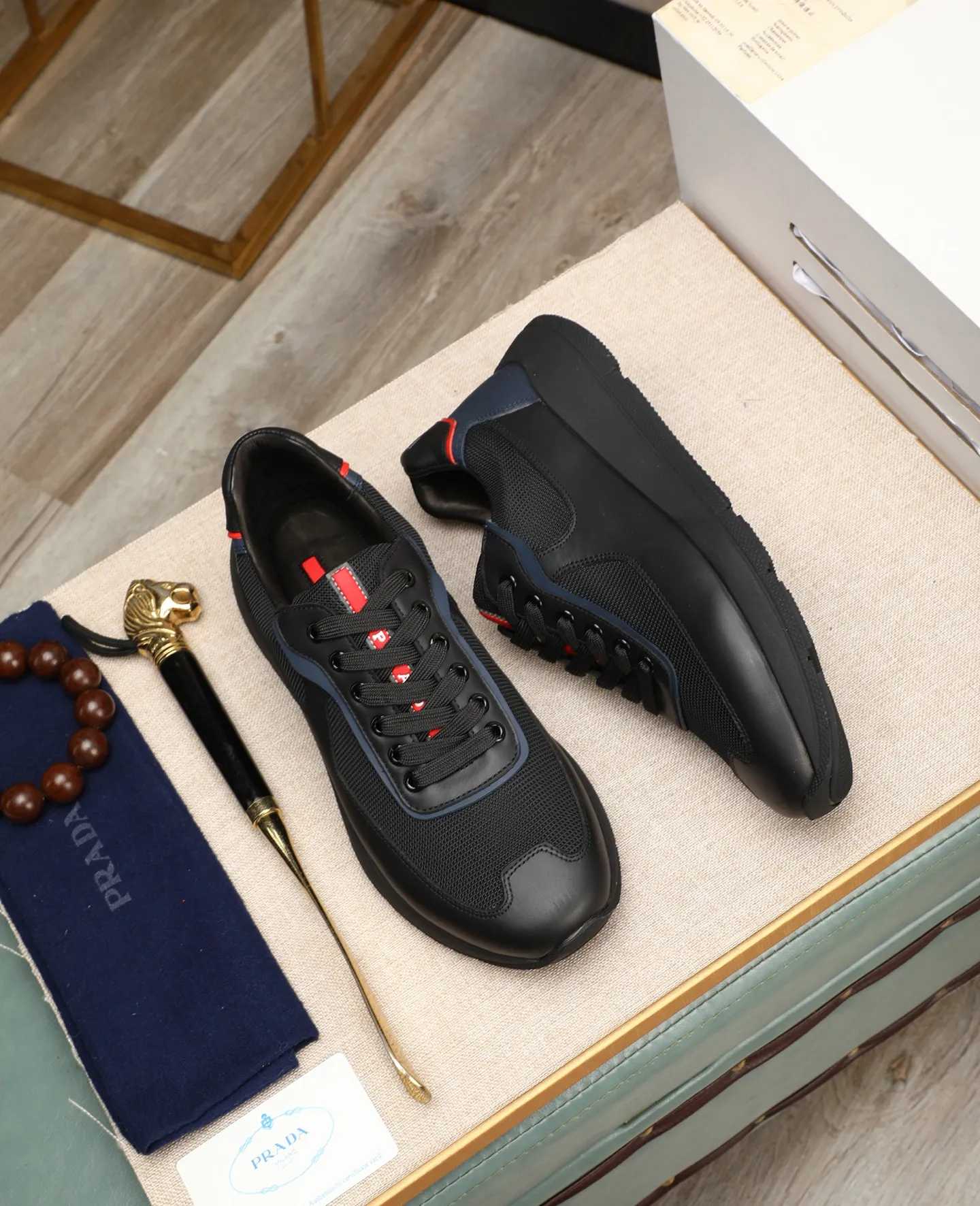 Men's shoes 💰600 Top quality New hot models on the official website, timeless for a century, 🆘 Trendy brand (Prada) mainly promotes hot models, avant-garde and versatile fashion men's shoes private version molding, cowhide surface splicing 1:1 oil edge treatment... fashionable and simple, original imported cowhide lining cowhide feet; the atmosphere and personality are more fashionable, eye-catching and pursuing class, it will subvert the old idea and be a must-have for fashion trendsetters with you! Must keep it for yourself! High-end comfort, high-end quality workmanship. Size: 38-44 Various colors available. full package